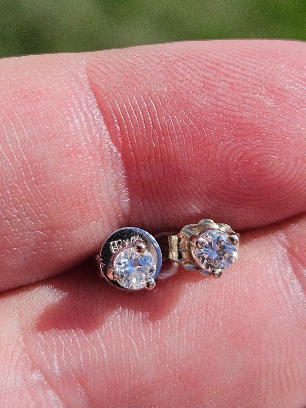 14K White Gold Diamond Earrings 0.10Ct Studs Mismatched Backs
